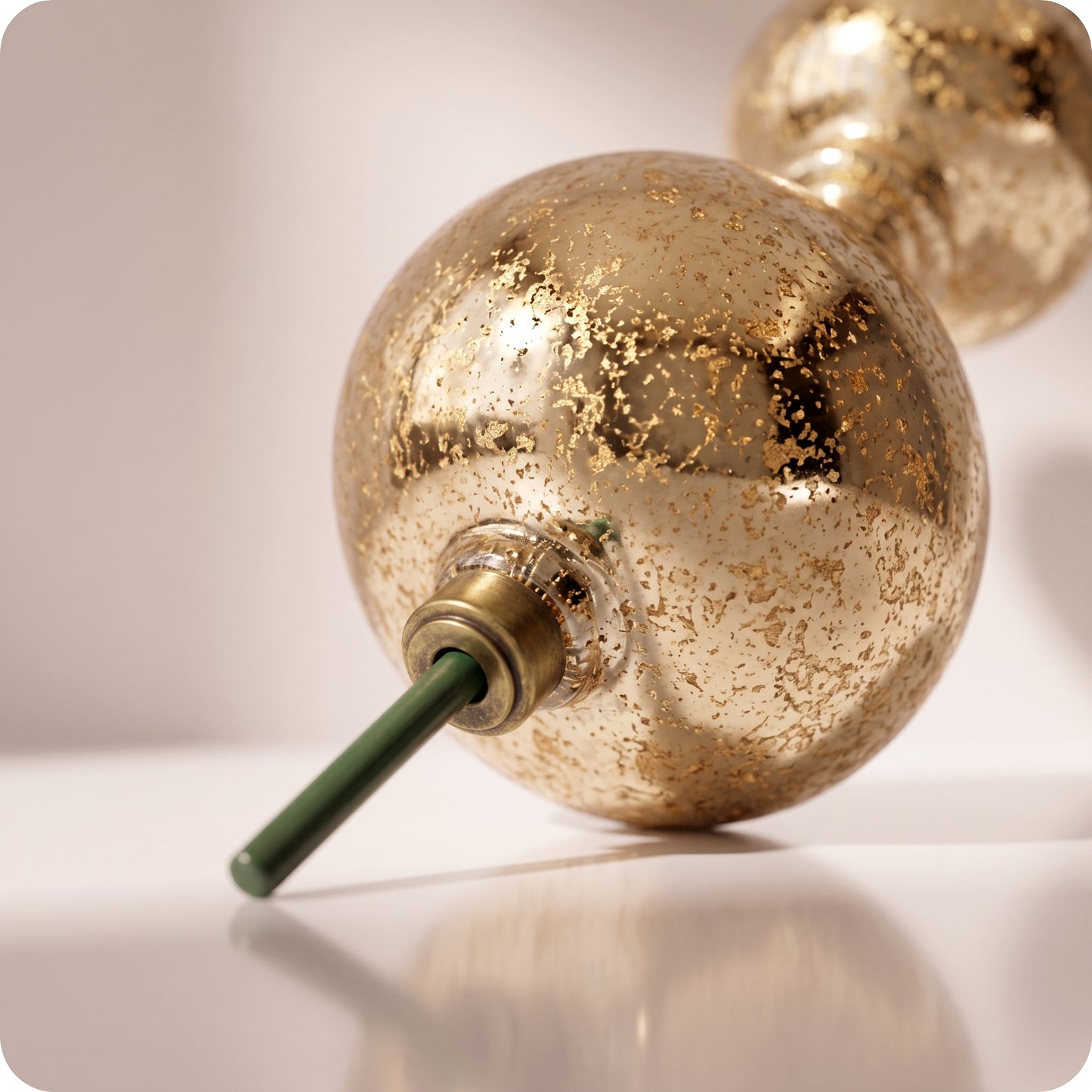 Esfera dorada mercury finial stake 61 cm