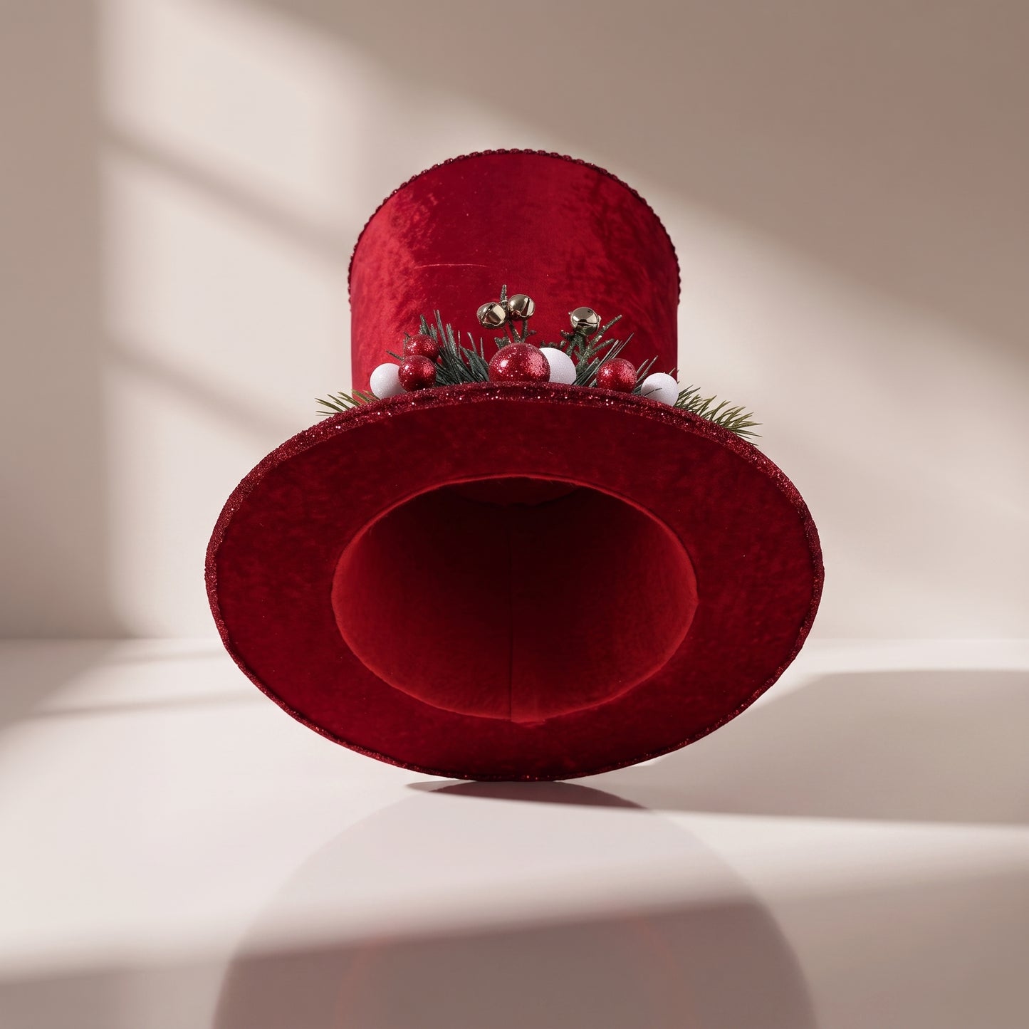 Sombrero de copa de acebo pino rojo