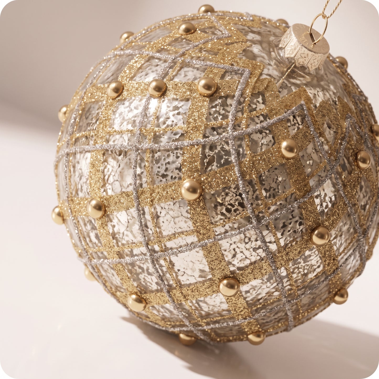 Esfera de cristal de lineas plata y oro con perlas 16 cm