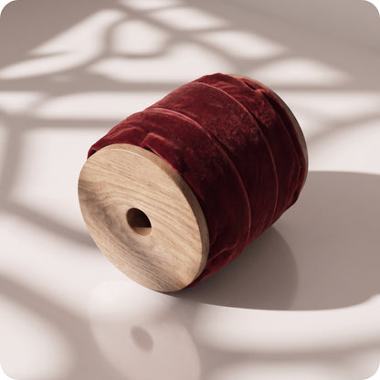 Liston de terciopelo sobre carrete de madera