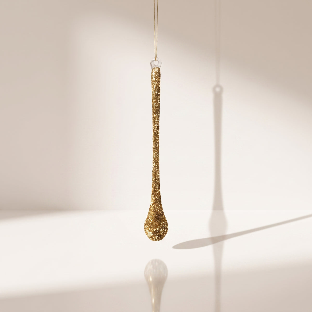 Esfera Gota de vidrio, cuentas doradas y purpurina