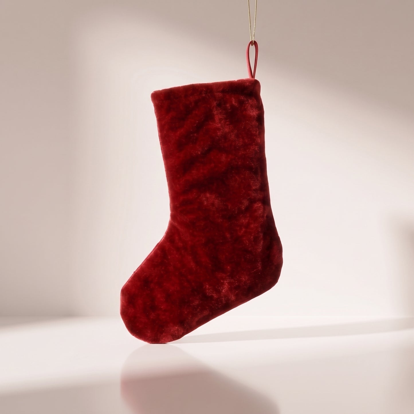 Bota de terciopelo rojo con bordado de árbol verde