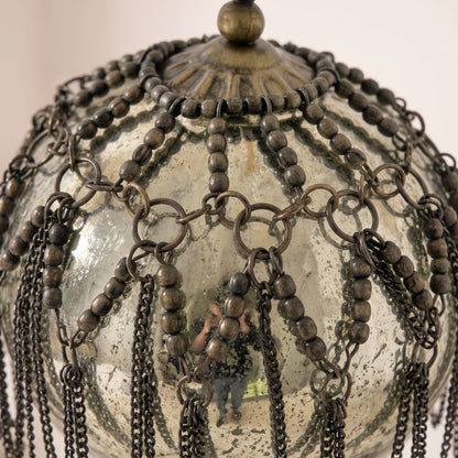 Esfera de cristal de oro antiguo con cadena de metal déco