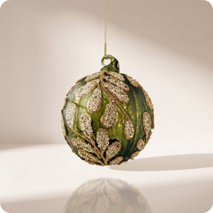 Esfera de vidrio verde mate con brillos en forma de hoja 10 y 8 cm