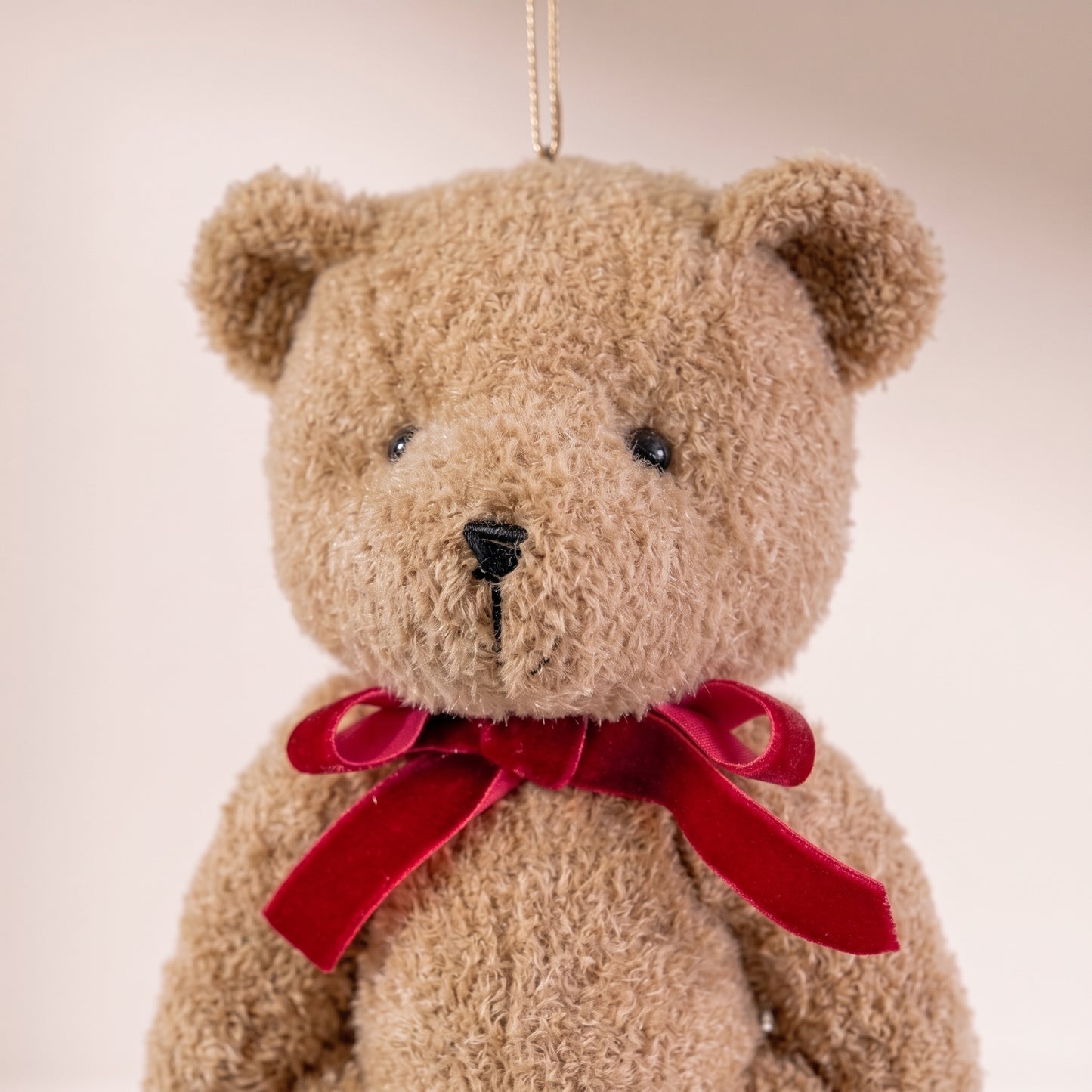 Teddy bear marrón con lazo rojo grande