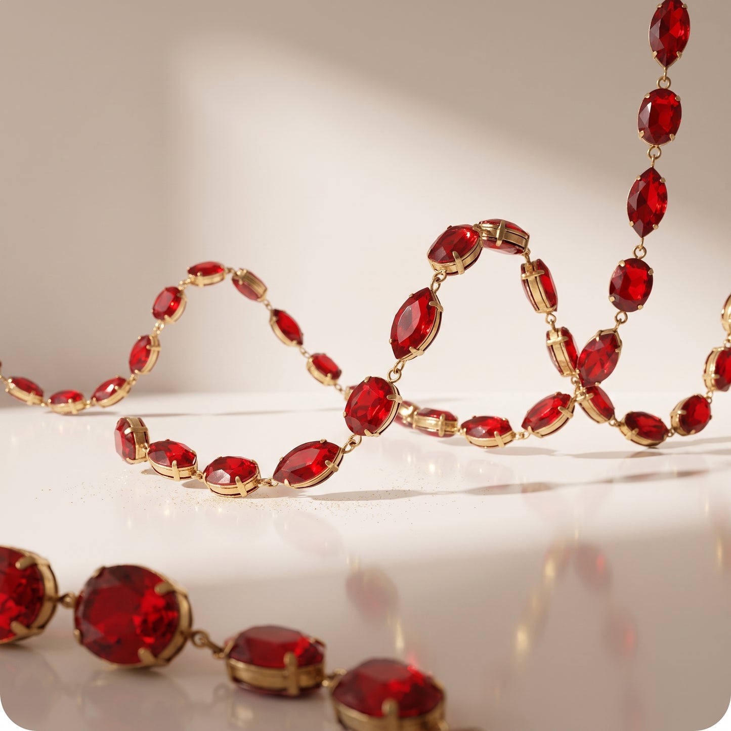 Guirnalda de piedras rojas
