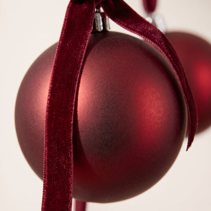 Guirnalda de bola roja con terciopelo