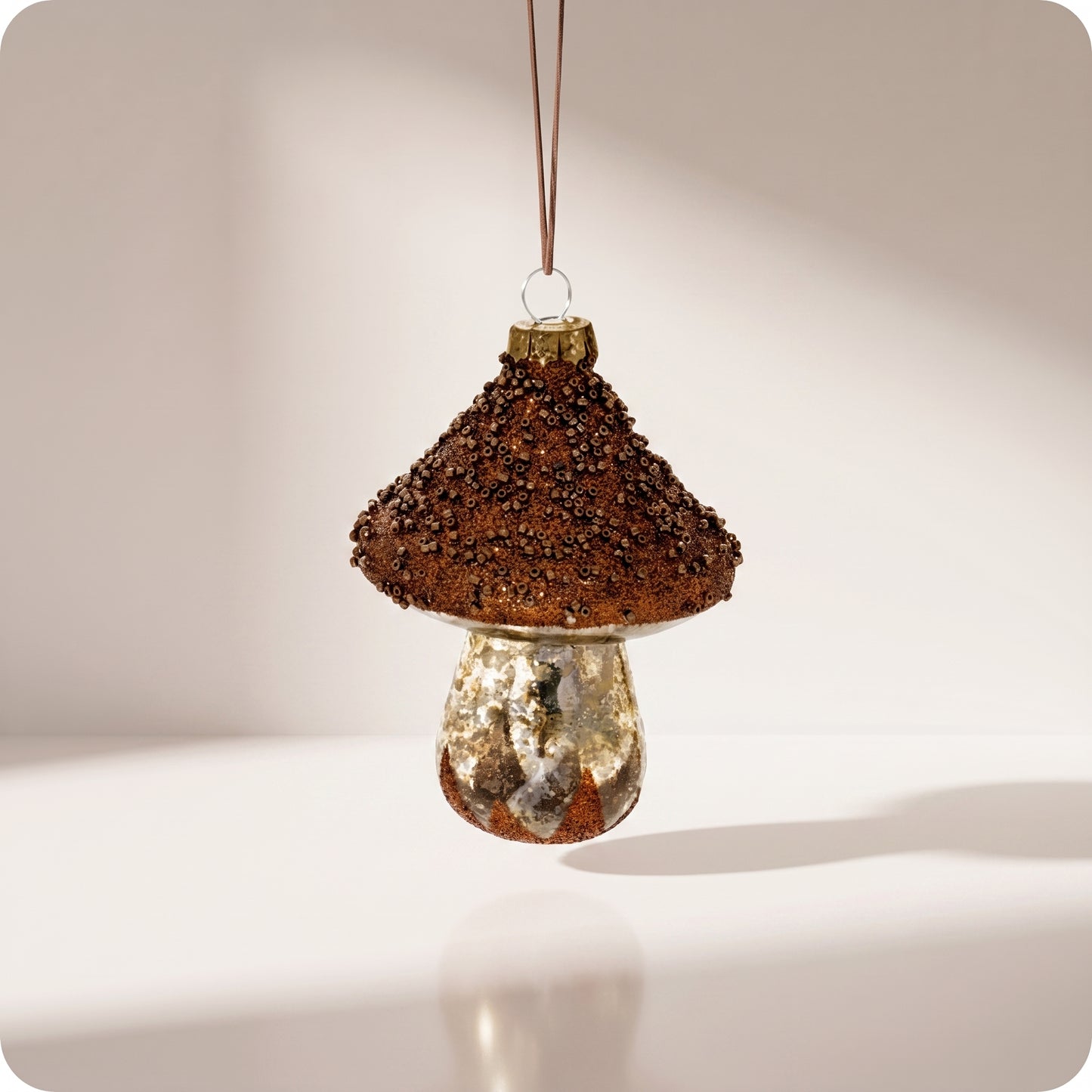 Esfera hongo de vidrio marron con piedras mini 11 cm