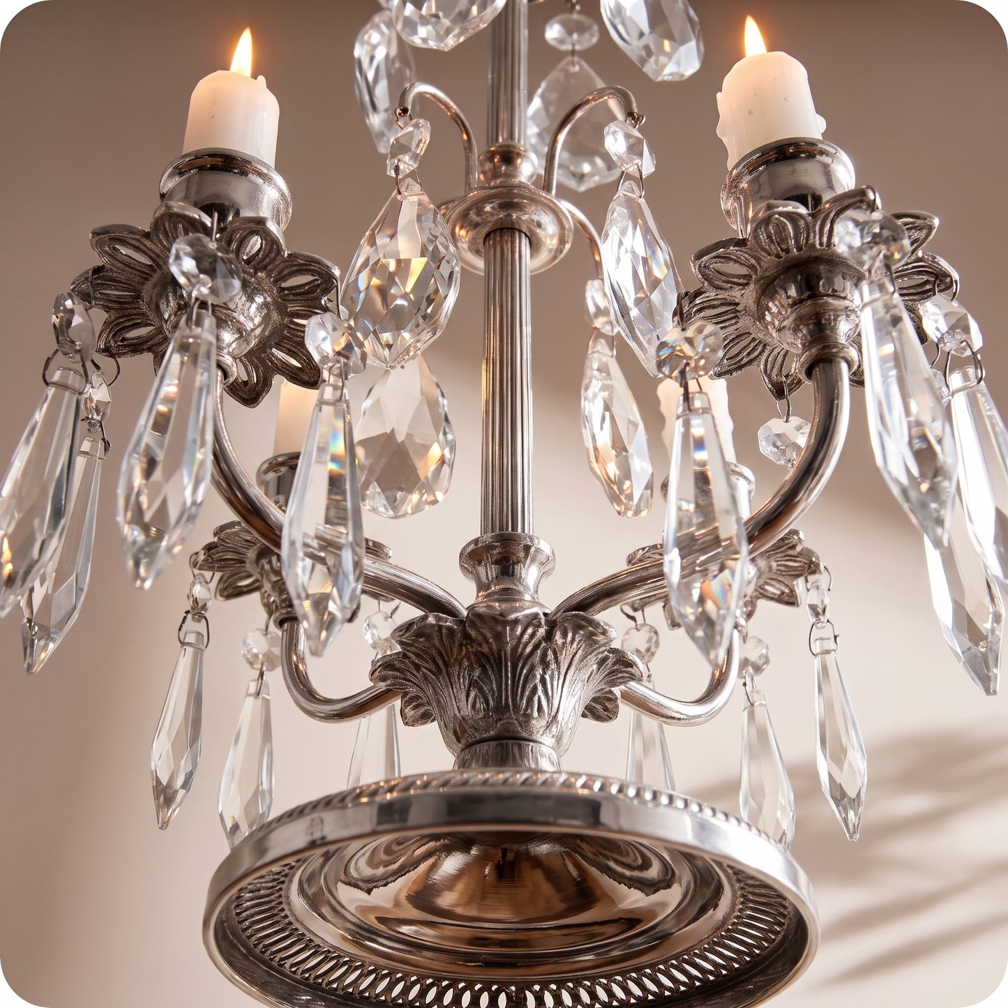 Candelabro chapado en níquel con cristal y porta velas plateado