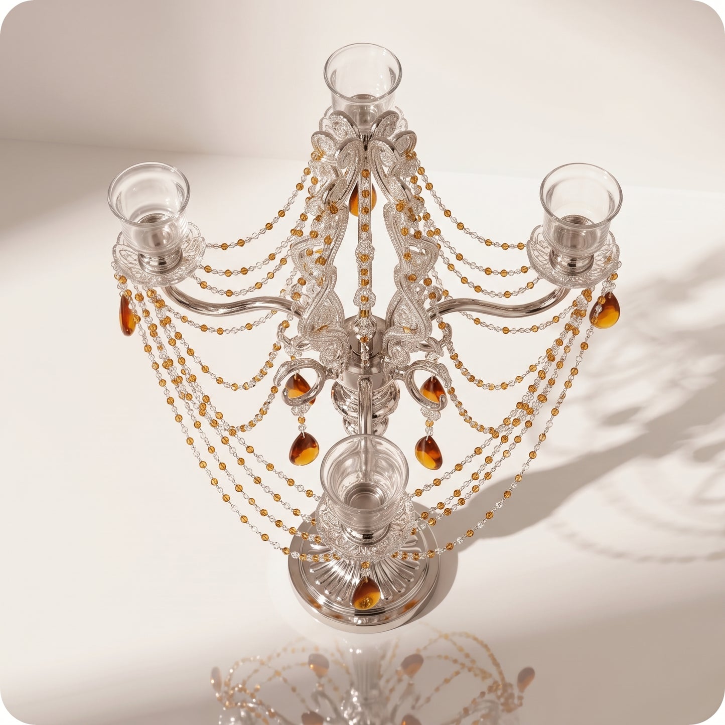 Candelabro chapado en níquel con cuentas amarillas de cristal plateado