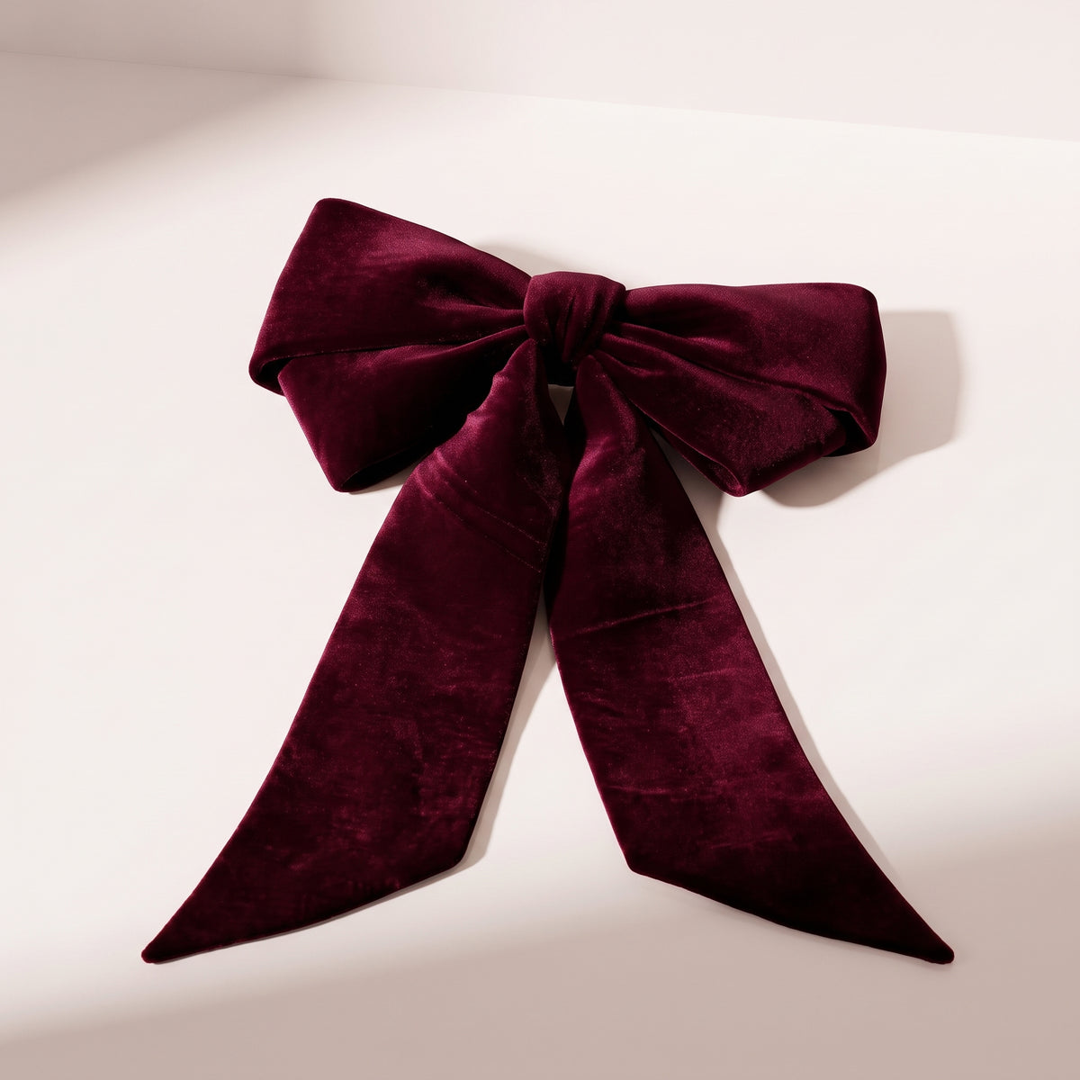 Moño burgundy de terciopelo, 1.60 x 75 cm.