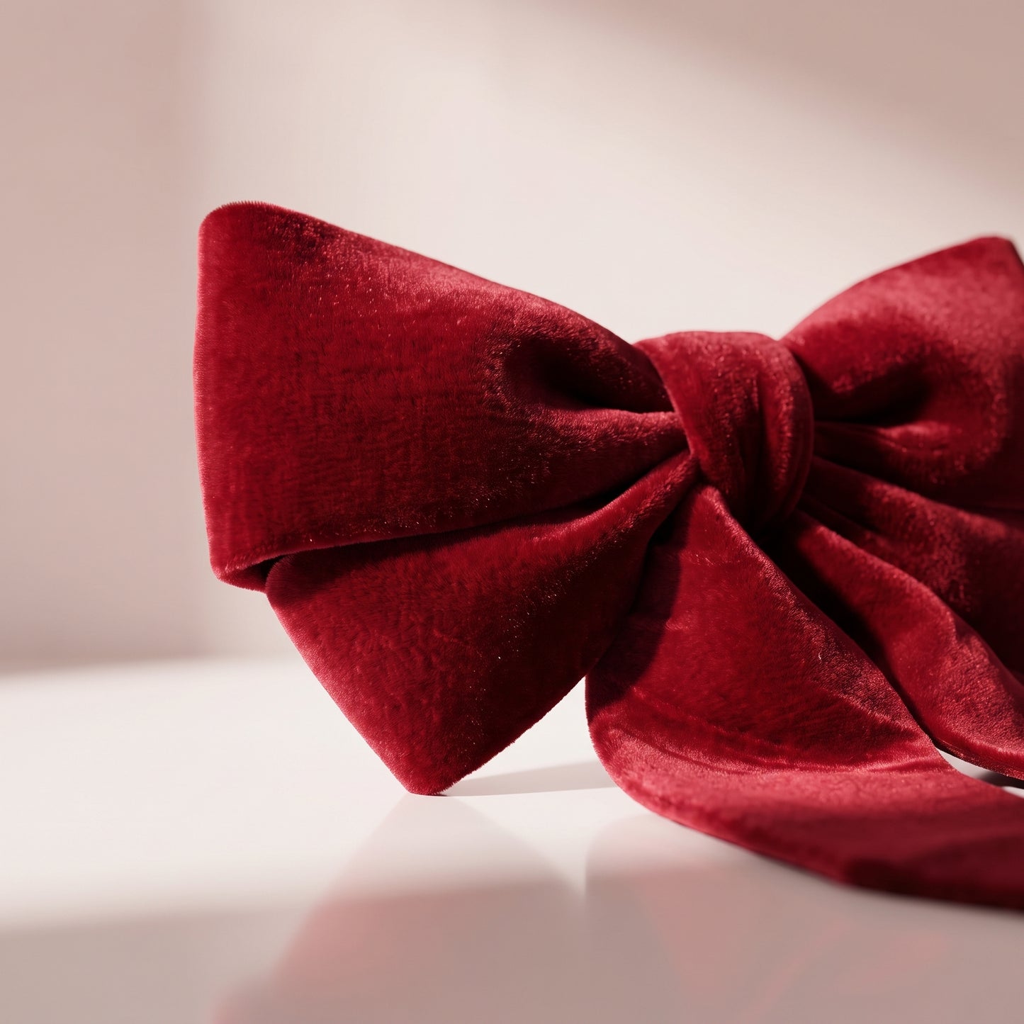 Moño rojo de terciopelo, 1.60 x 75 cm.