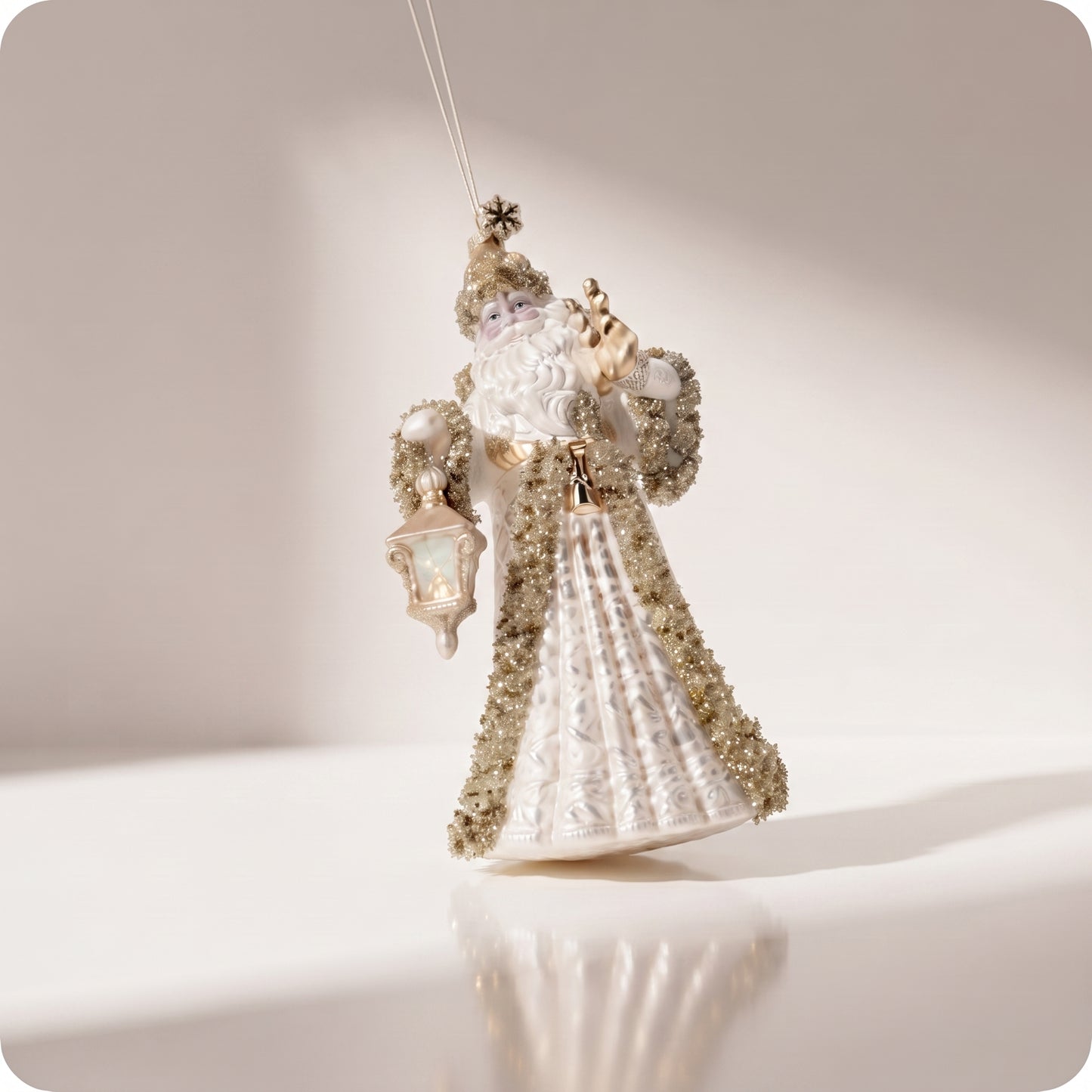 Esfera de Santa dorada y champagne