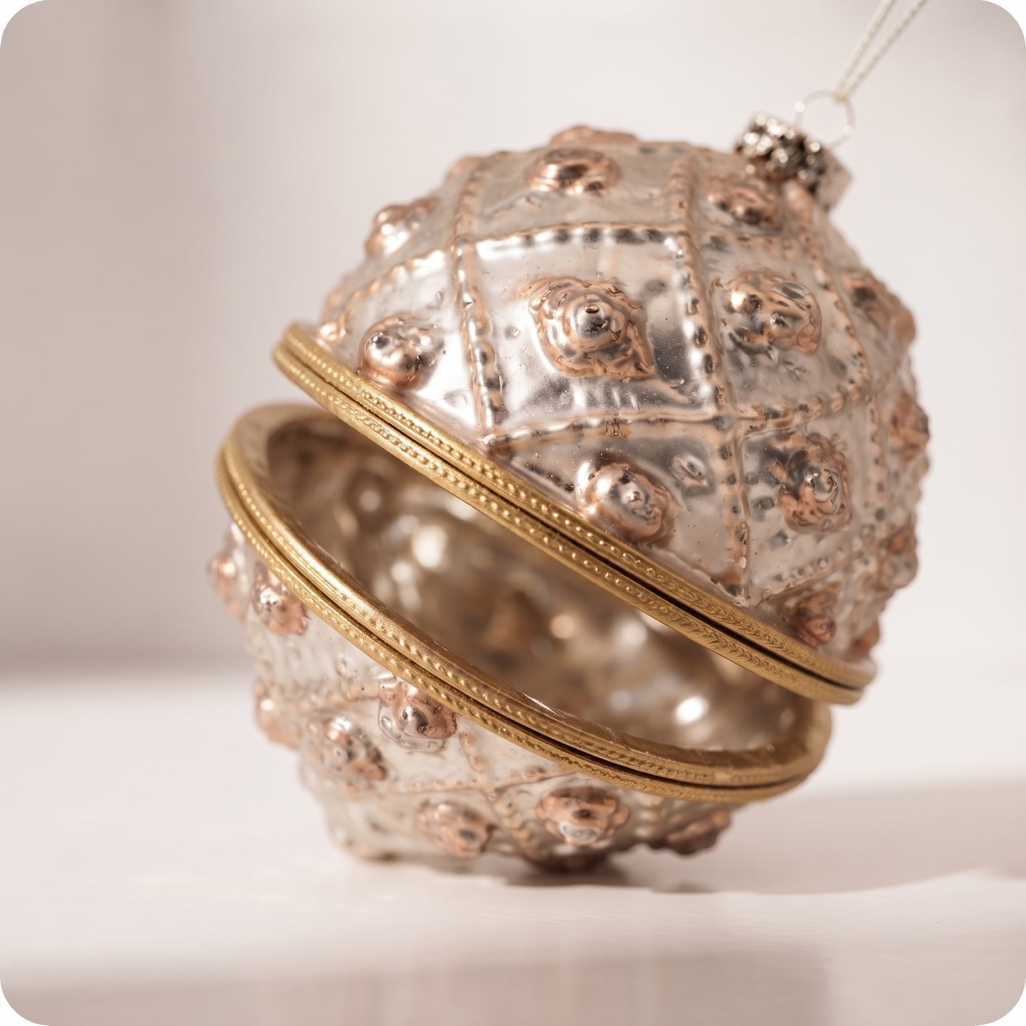 Set de 2 esferas champagne con cobre y dorado, tipo huevo abierto