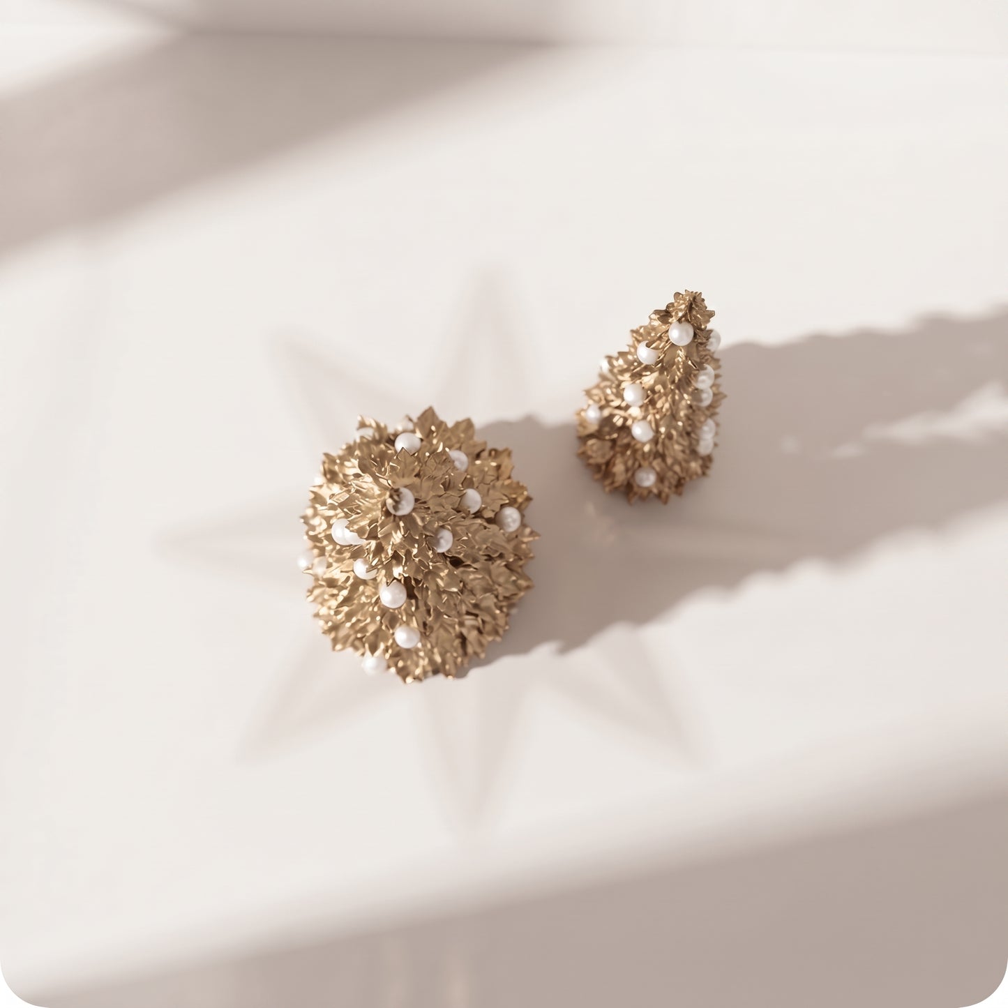 Árbol dorado con perlas brillante tipo pino