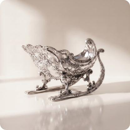 Trineo plateado ornamentado de metal