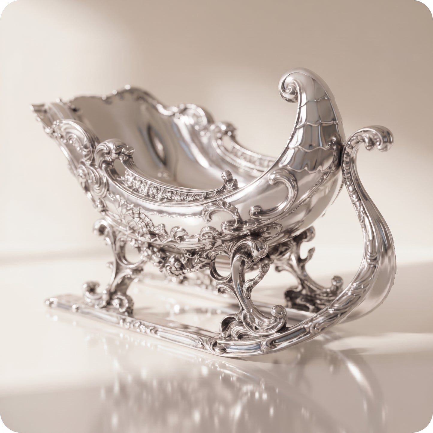 Trineo plateado ornamentado de metal