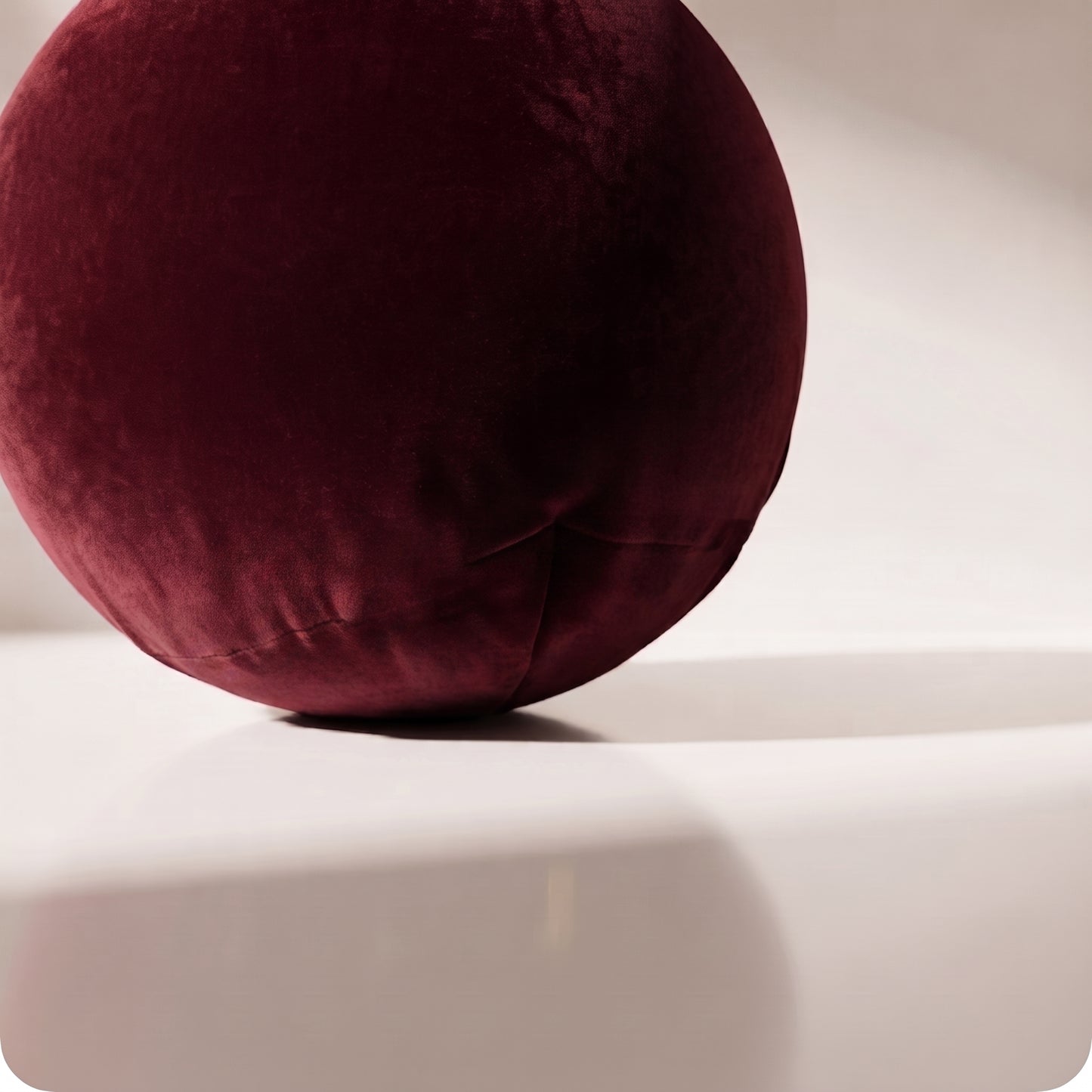 Esfera de terciopelo rojo burgundy lisa de diferentes tamaños