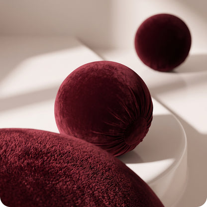 Esfera de terciopelo rojo burgundy lisa de diferentes tamaños