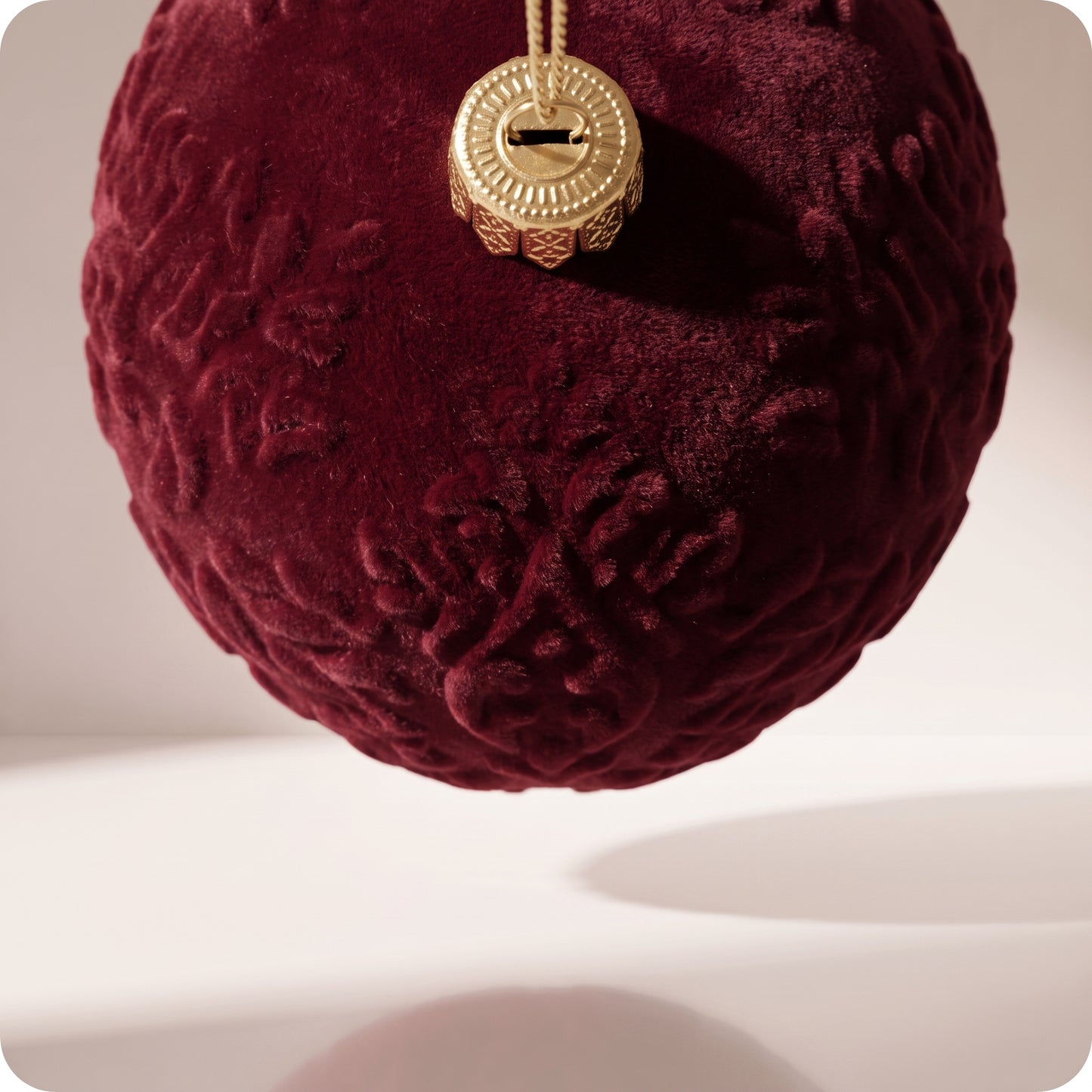 Esfera de terciopelo rojo burgundy floral