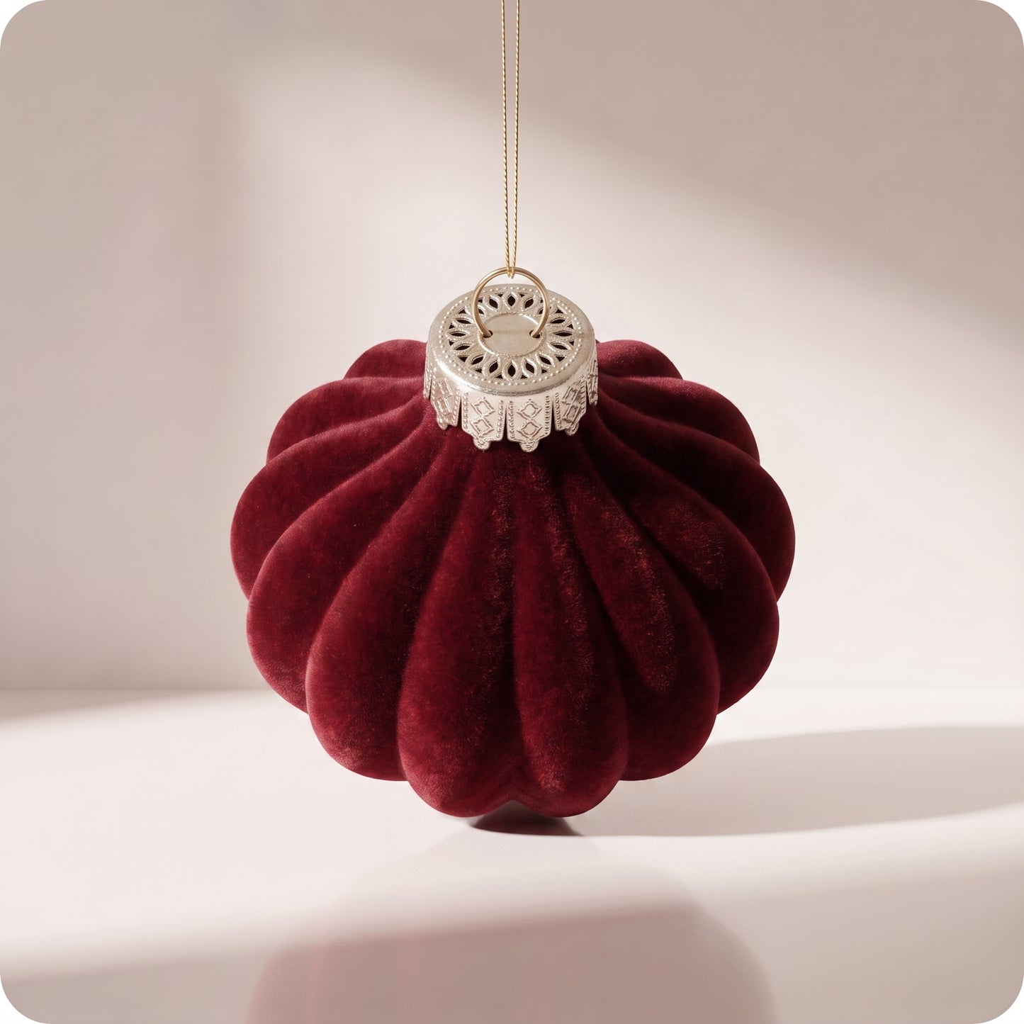 Esfera de terciopelo rojo burgundy cebolla