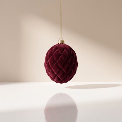 Esfera de terciopelo rojo burgundy ovalada con rombos