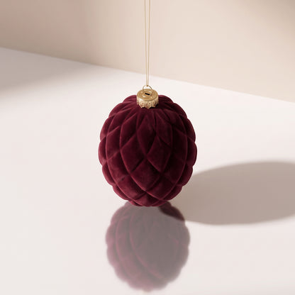 Esfera de terciopelo rojo burgundy ovalada con rombos