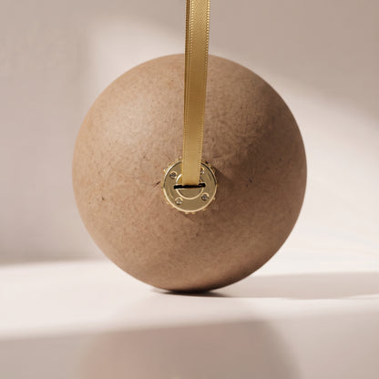 Esfera navideña de plastico color beige con listón