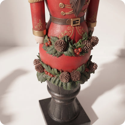 Cascanuces con coronas navideñas