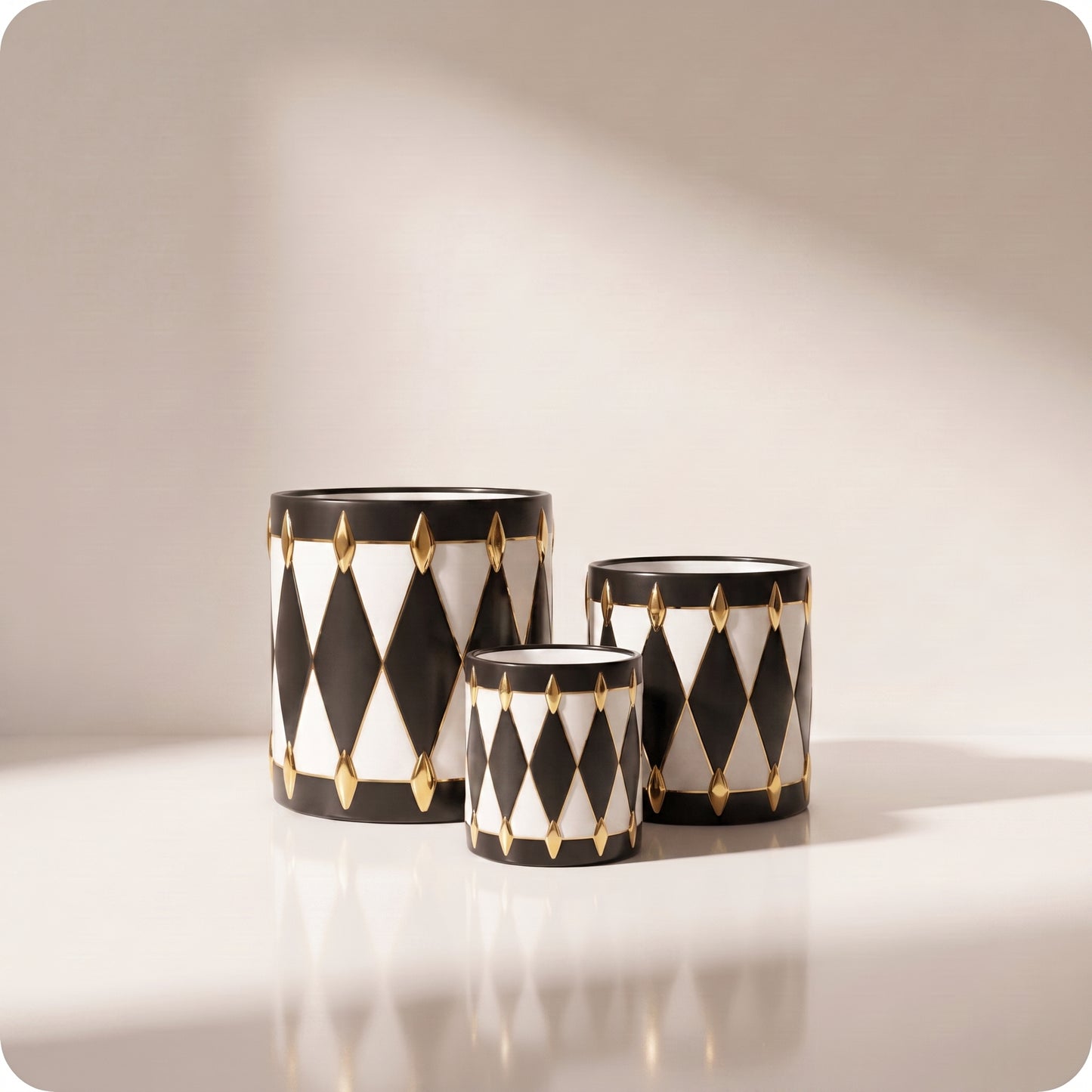 Set de tambores de resina negro con blanco y rombos