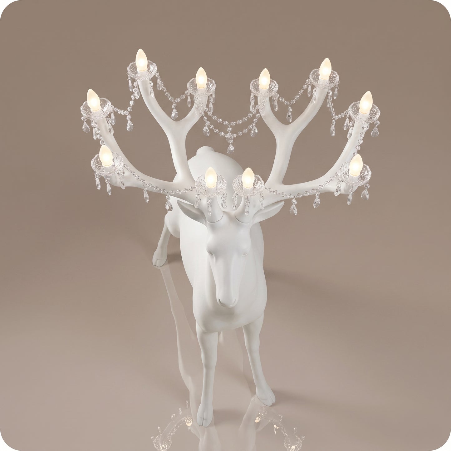 Reno decorativo con candelabro blanco en cuernos chico