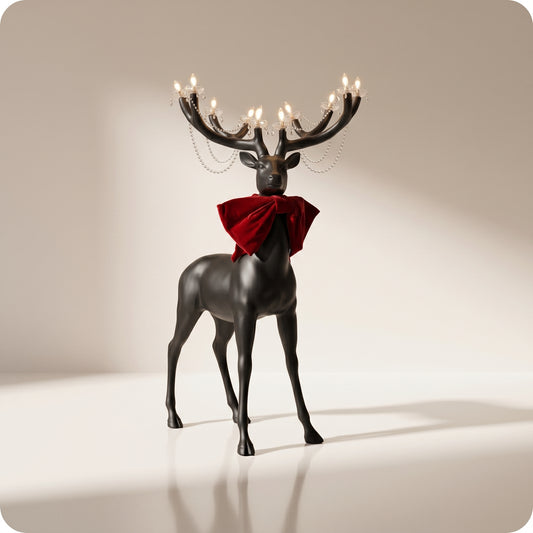 Reno decorativo con candelabro negro en cuernos grande