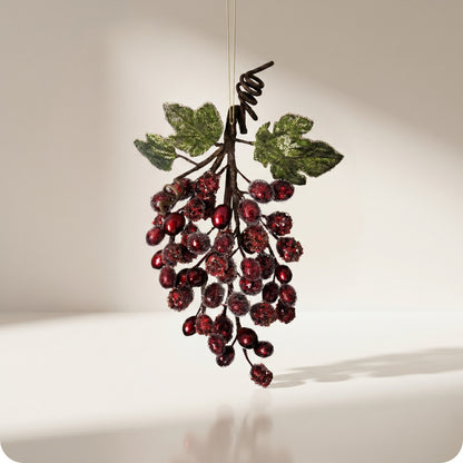 Adorno de racio de uvas con microcuentas moradas