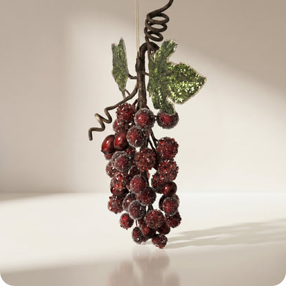Adorno de racio de uvas con microcuentas moradas