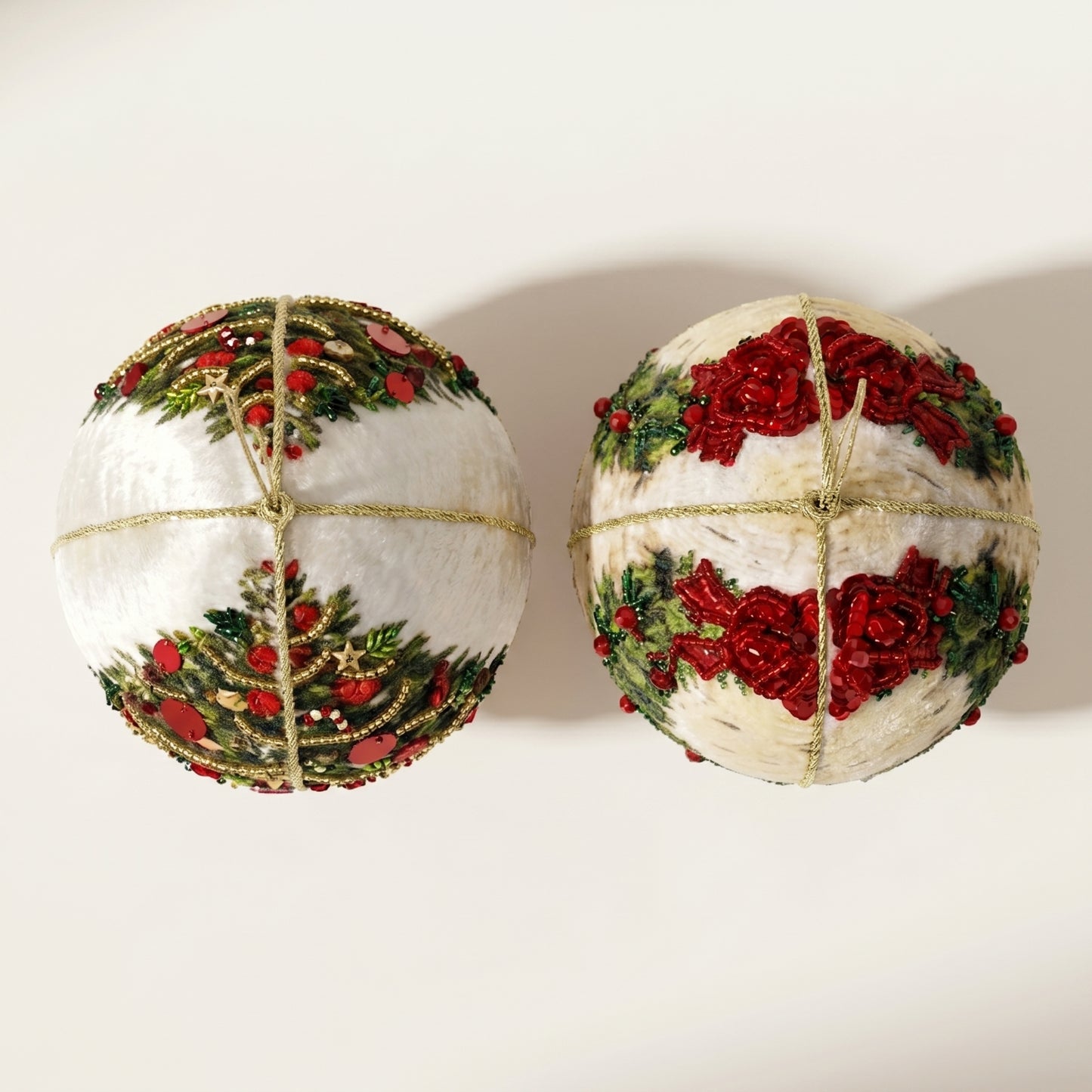 Adorno botánico con bola de joya