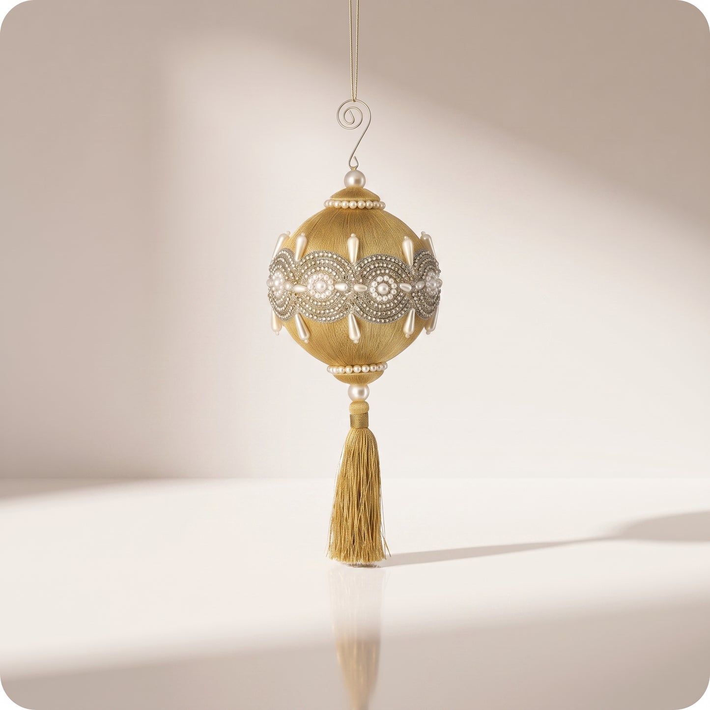 Esfera dorada de hilo con piedras larga 32 cm