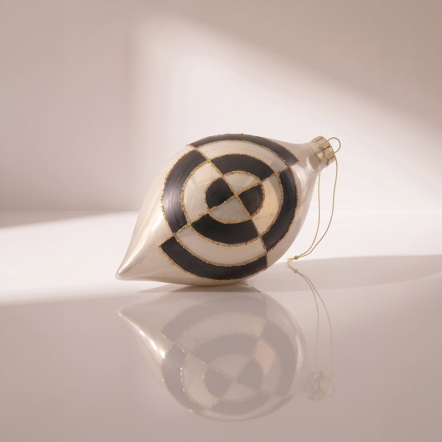 Esfera art deco larga de vidrio perla 20 cm