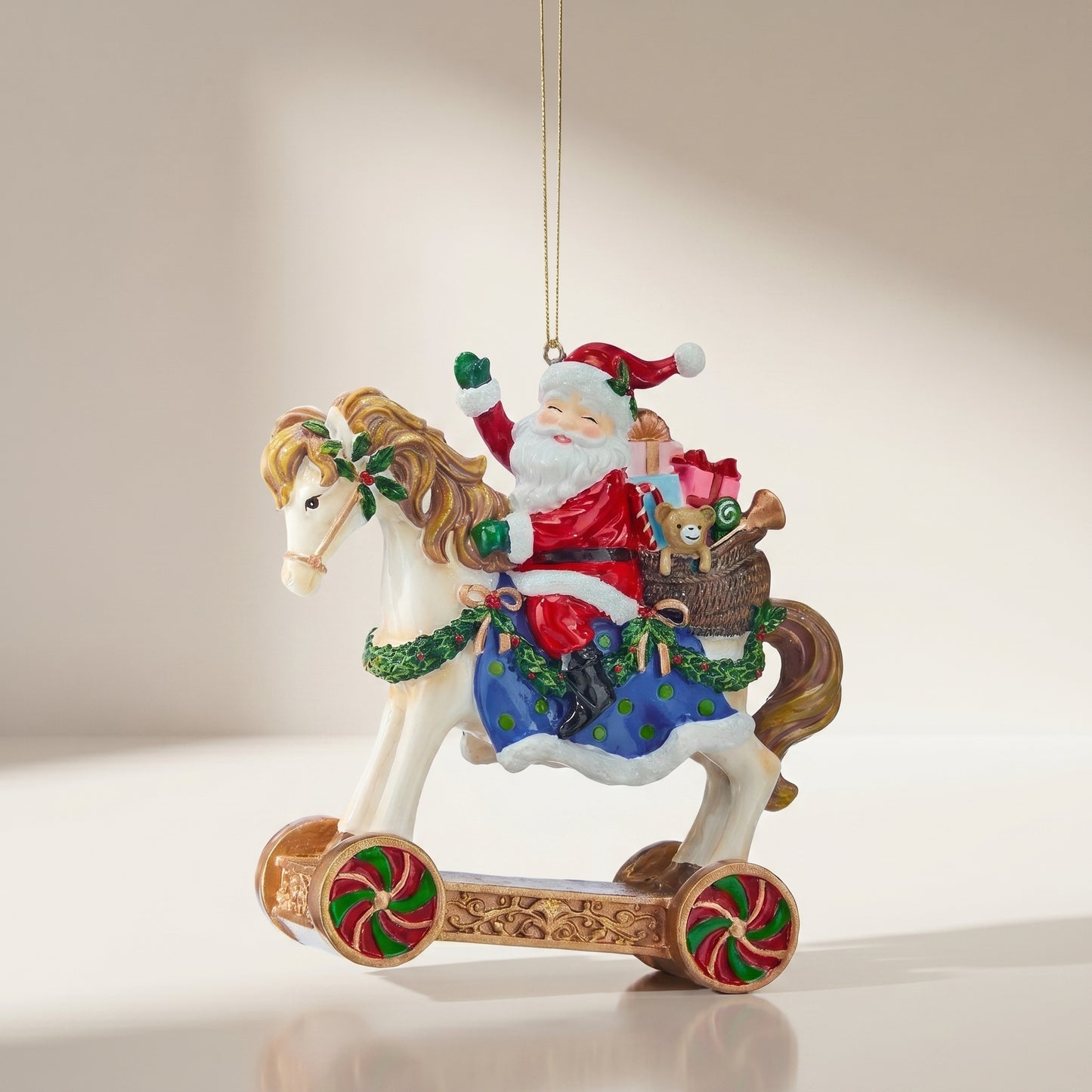 Papá noel con adorno de caballo