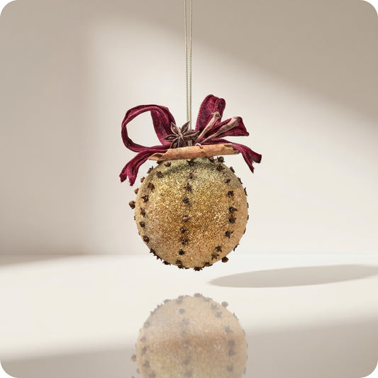 Esfera naranja con clavo de piel y brillo