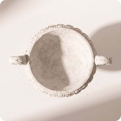 Tazón de yeso blanco antiguo
