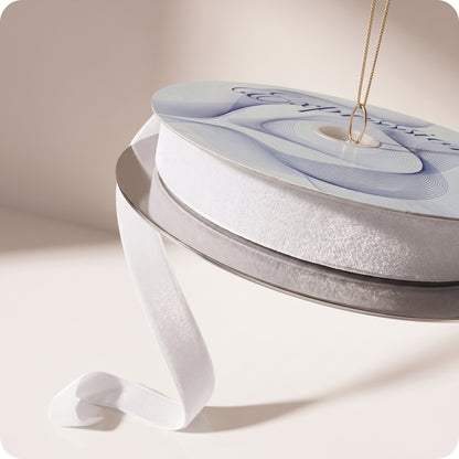 Liston de terciopelo blanco elegante liso delgado