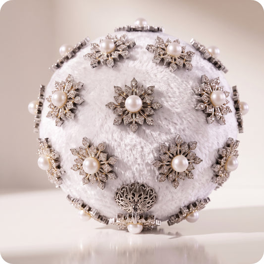 Flor de diamantes adorno de terciopelo marfil oro