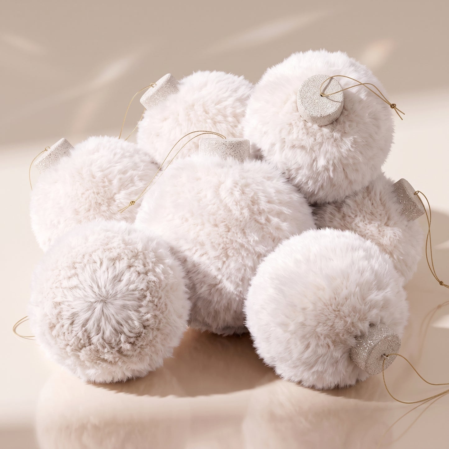 Esfera de pelo blanca esponjada