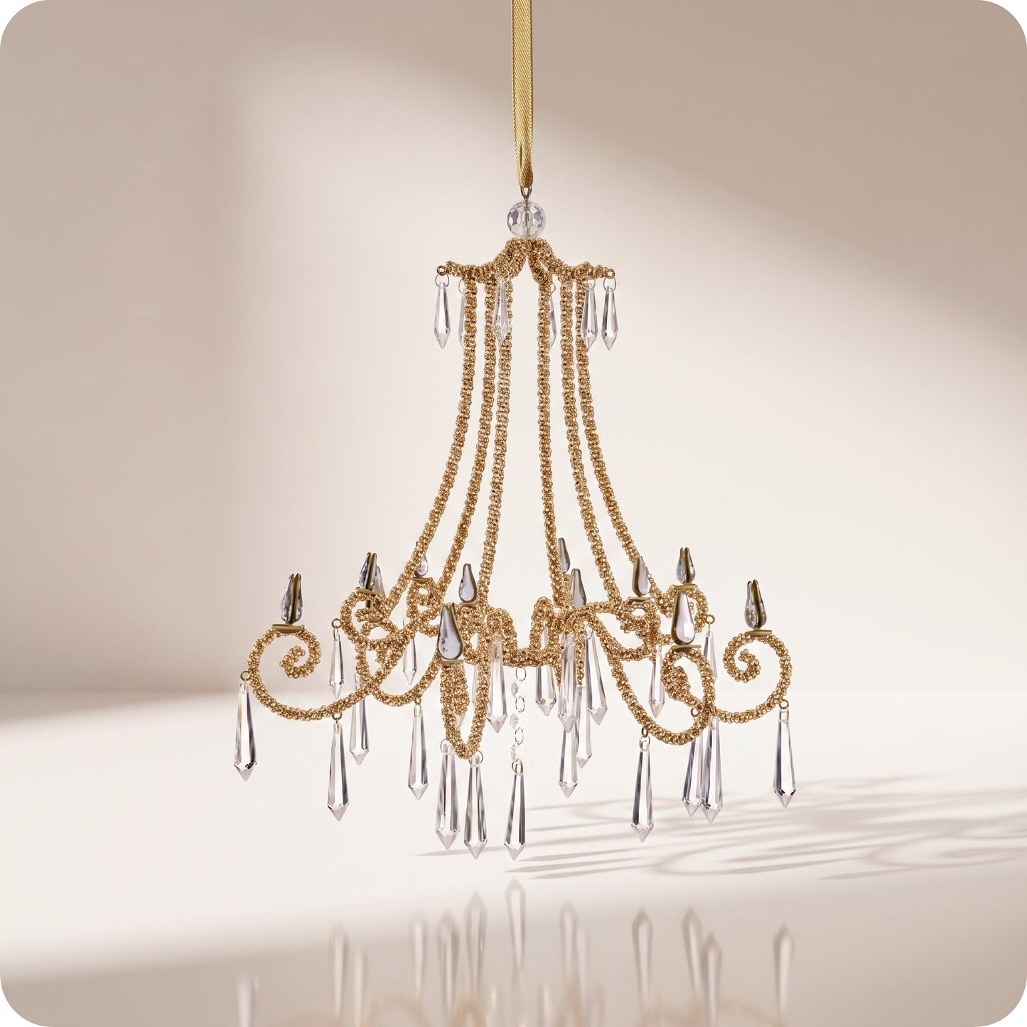 Esfera de candelabro con diamantes colgantes