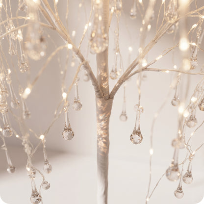 Árbol llorón con gotas de vidrio y luz LED blanca