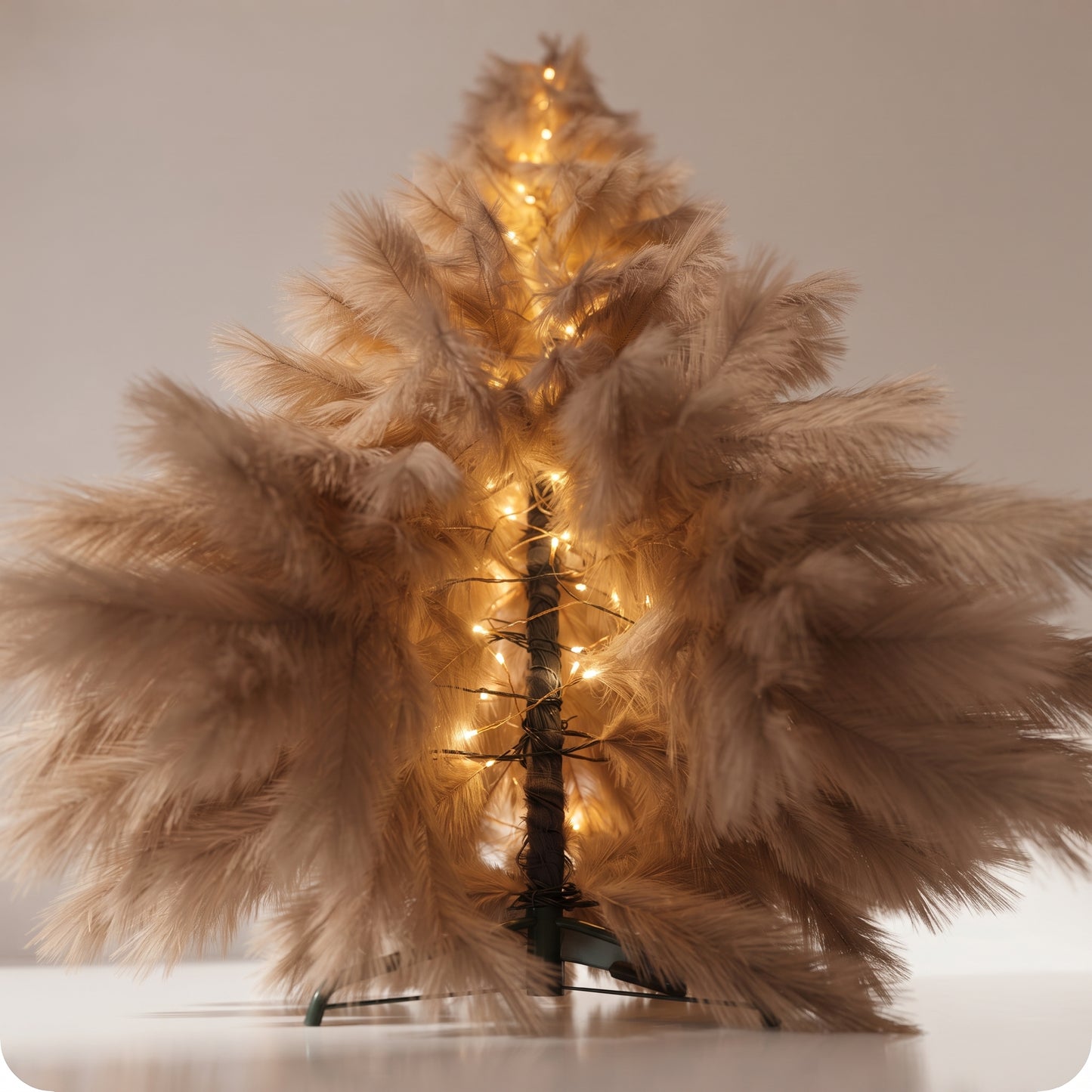 Árbol dorado con luces LED en el tronco