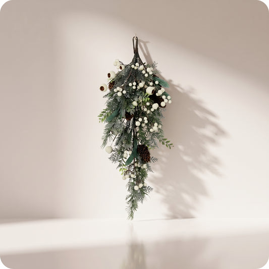 Rama pine teardrop con berries blancas