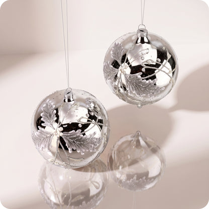 Adornos de hojas cuentas de cristal en plata, oro y blanco